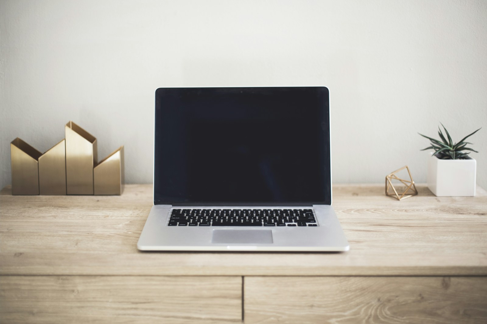 Laptop connected to processor, memory, display, and battery requirement modules